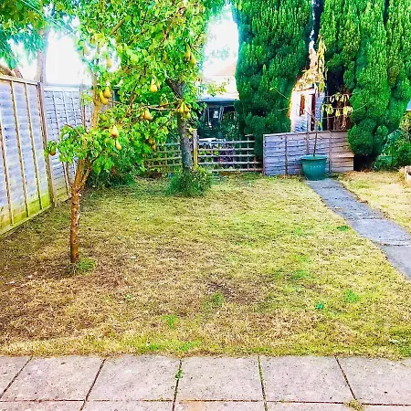 Spacious 4 Bedroom House * Bristol