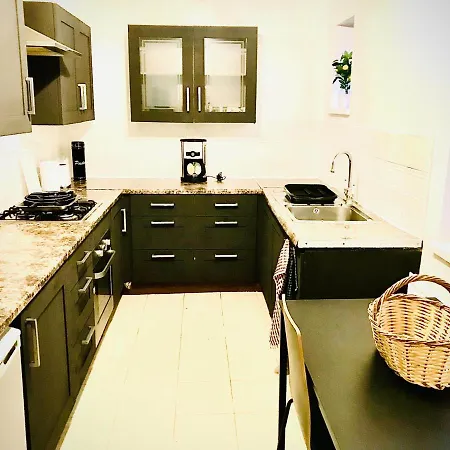 Holiday home Spacious 4 Bedroom House *