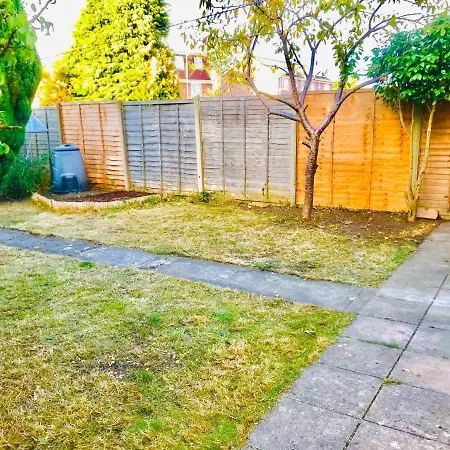 Spacious 4 Bedroom House Holiday home *
