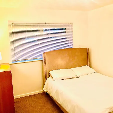 Spacious 4 Bedroom House Holiday home Bristol