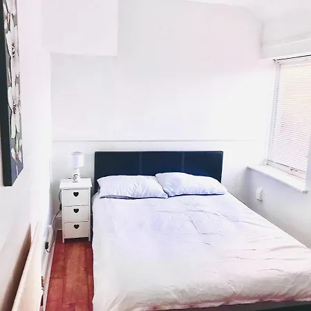 Spacious 4 Bedroom House *