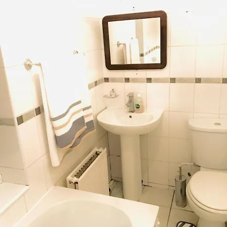 Holiday home Spacious 4 Bedroom House *